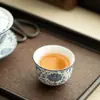 Taza de té de loto plateada pintada a mano, taza de maestro, taza de invitado, taza Luo Han, juego de té de cerámica, taza de degustación de té azul y blanco, juego en caja de regalo
