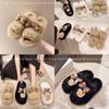 Pantuflas de niña dulce, pantuflas Mao Mao cálidas de invierno para mujer en stock, pantuflas de felpa con plataforma para amantes de los osos de dibujos animados.