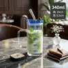 Vaso de vidrio de alta capacidad, elegante, con popote, adecuado para uso en la oficina, vaso cuadrado con asa, vaso de dibujos animados resistente a altas temperaturas