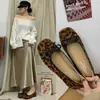 Sapatos Femininos 2026 Novo Estilo Bico Quadrado Slip-On com Laço Plano para o Trabalho, Sapatos Baixos Barco com Solado Macio