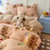 Juego de ropa de cama de cuatro piezas con forro polar para invierno, con tejido de leche polar suave, cómodo y de alta densidad, y un juego de sábanas de tres piezas con temática de cachorros de lunares