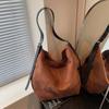 Bolso Cubo Estilo Perezoso para Viajar, Bolso de Hombro Tote Grande de Gamuza, Nuevo Tendencia Otoño e Invierno 2025