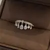 Nuevo Diseño con Sensación Única y Lujosa, Anillo de Borla con Diamantes Brillantes en Forma de Gota de Agua de Lujo Ligero, Artesanía de Alta Gama, Anillo de Borla Exquisito de Nicho