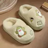 Pantuflas de algodón para niños para otoño e invierno, diseño lindo de pingüino, adecuadas tanto para niños como para niñas, cálidas y cómodas para usar en interiores, disponibles en tallas para niños pequeños y mayores, con forro de felpa añadido