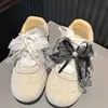 Nova Fivela de Cadarço com Laço de Renda Estilo Ballet com Toque de Luxo, Acessórios com Decoração de Pérolas Xadrez para Sapatos de Treino e Tênis Alemães