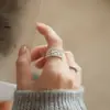 Anillo de Encaje Dulce y Fresco para Mujer, Diseño Geométrico Hueco, Exquisito, Lujoso, Elegante, Anillo Abierto Ajustable, Versátil, Moderno, Anillo Único para el Dedo Índice