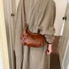 Bolsa feminina de alta qualidade 2026 nova outono e inverno nicho retrô bolsa de ombro para o dia a dia bolsa transversal tipo bolinho de grande capacidade