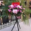 Cesta de flores de apertura trípode estante de flores festivo material de embalaje de flores estante de cesta de flores de nueva apertura al por mayor