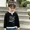 Camiseta elegante de manga larga para niña, nuevo modelo de primavera y otoño, con textura de gofre, efecto de dos piezas, top básico versátil y moderno para niños mayores