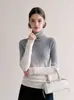 Camiseta base de color degradado de cuello alto para mujer, nuevo top ajustado de manga larga que te hace lucir más joven