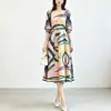 El nuevo vestido Miyake para mujer es de corte holgado, talla grande, con un diseño estampado que acentúa la cintura y crea un efecto adelgazante.. Es un vestido de línea A con un diseño de longitud media de alta gama, elegante y con estilo.