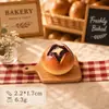 Brinquedo de Comida em Miniatura Simulada Saco de Pão com Água Alcalina Baguete Europeia Creme de Confeitar Acessórios DIY Boneca de Bolo Casa de Bonecas Decoração de Mesa