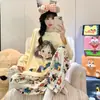 En stock en tiendas físicas, nuevos pijamas de primavera y otoño para mujer, hechos de algodón elástico, con cuello redondo y diseño de pullover, ropa de casa dulce y linda para niñas