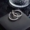 Brincos de argola grandes geométricos com acabamento escovado, brincos exagerados de luxo leve de alta qualidade, brincos estilosos de nicho metálicos foscos de luxo leve