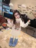 Nova coleção outono e inverno 2026: suéter de tricô espesso para meninas, blusa casual e de caimento solto, suéter de tricô doce e quente para meninas pequenas