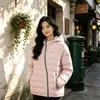 2026 Novo Estilo Zíper Diagonal Leve Solta Com Capuz Estilo Casal Jaqueta de Algodão Moda Feminina Tamanho Grande Casaco de Algodão Canelado