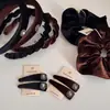 Diadema de Terciopelo de Corona Alta para Otoño e Invierno para Mujer, Diadema Trenzada Dentada, Diadema Simple y Elegante con un Toque de Lujo, Accesorio para el Cabello para Lavarse la Cara