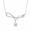 Colar de moissanita banhado a ouro branco para mulheres, simples e elegante, pingente clássico de trevo de quatro folhas, joia de corrente para clavícula, item popular de transmissão ao vivo