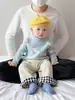 Ropa de punto linda para niños Otoño e Invierno Traje de punto azul blanco Moda para niño pequeño Cálido Empalme Pantalones rectos