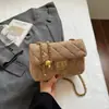 Bolsa acolchoada com corrente estilo retrô transfronteiriça, bolsa de ombro moderna e minimalista, bolsa de mão de design de nicho estilo coreano para mulheres