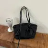 Bolsa de axila de nicho de luxo leve de alta qualidade para mulheres 2026 novo verão super quente requintada bolsa tote de ombro único para o dia a dia