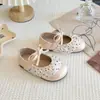Zapatos de Princesa de Lunares y Encaje Estilo Primavera/Otoño 2026 Zapatos de Cuero de Suela Suave Zapatos para Caminar de Bebé con Lazo Zapatos de Corte Bajo