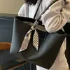 Bolsa Transfronteriza de Gran Capacidad para Mujer 2026 Nuevo Estilo Bolso de Hombro Simple Versátil Bolso Tote Casual Retro para el Trabajo