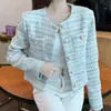 2026 Botão de Pérola Estilo Francês Feminino Exquisito Jaqueta Pequena Estilo Chanel Emagrecedora Versátil Primavera Nova Moda Top Curto