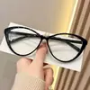 Nuevas gafas retro estilo ojo de gato con montura negra lisa, con bloqueo de luz azul, aptas para miopía, se pueden equipar con lentes graduados y están diseñadas para rostros pequeños y mujeres que prefieren un look natural.