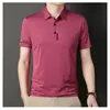 Camisa Polo Masculina de Seda de Gelo Estampada de Manga Curta para o Verão 2025, Camiseta Masculina Versátil em Cor Sólida para Negócios Casuais com Estampa da Moda