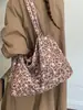 Bolsa feminina de estilo casual, novo modelo outono 2026, bolsa de ombro com estampa de leopardo de nicho e super popular, bolsa tote de grande capacidade para o dia a dia