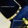 V Ouro Versão Alta Novo Processo CNC Colar Colmeia Feminino Banhado a Ouro 18K Pingente Colmeia Diamante Sorriso Corrente da Clavícula