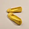 Bailarinas retro francesas con lazo para mujer, nuevo estilo primavera/verano 2026, zapatos planos de corte bajo para combinar con faldas, zapatos de abuela.