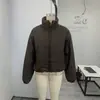 Jaqueta esportiva acolchoada feminina com gola alta e repelente à água, estilo europeu e americano, casaco puffer para o outono