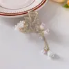 Elegante Presilha de Cabelo com Laço de Pérola, Presilha com Franja de Flor de Lírio-do-Vale Super Feérica, Acessório de Cabelo Fofo para Rabo de Cavalo Alto ou Meio Preso na Parte de Trás da Cabeça