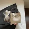 Bolso de Mano Pequeño Estilo Nuevo Primavera 2026 para Mujer, Bolso de Hombro Retro de Gama Alta para el Trabajo y los Viajes Diarios, Bolso Cruzado tipo Cubo