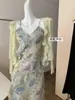 2026 Nuevo Estilo de Verano Francés Romántico Cuello en V Estampado con Volantes Ajustado Elegante Estilo Resort Vestido de Tirantes para Mujer