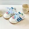 Zapatillas Deportivas de Dibujos Animados para Niños Gato Kt Nuevas Llegadas de Otoño Zapatos Casuales de Suela Suave para Niñas Zapatos Blancos Pequeños Versátiles con Puntera de Concha para Niños