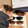 Gafas de sol ovaladas retro americanas de moda, a la moda y sexys, adecuadas para sesiones de fotos de estilo callejero, que ofrecen protección solar y sombra tanto para hombres como para mujeres.