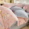 Conjunto de Quatro Peças de Veludo Leite Fresco e Fofo de Inverno, Conjunto de Três Peças de Flanela Espessa e Quente Estilo Cartoon para Dormitórios Estudantis