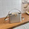 Bolso de Mujer 2026 Nuevo Estilo Decoración en Forma de V Bolso Cuadrado Pequeño Bolso de Hombro Cruzado Simple de Moda para Mujer Bolso de Mano de Alta Gama