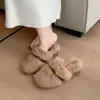Zapatillas de algodón de punta cerrada de moda para otoño e invierno 2026, zapatillas peludas de tacón grueso y delgado para mujer, adecuadas para usar en exteriores, beige