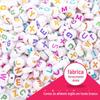 Contas de letras inglesas com fundo branco DIY infantil feito à mão miçangas soltas acessórios para pulseira 26 letras individuais atacado
