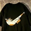 Camiseta de manga curta com estampa divertida e fofa de gato estilo japonês em seda de leite, top de verão soltinho unissex para estudantes