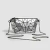 Bolsa de Corrente Geométrica a Laser para Mulheres 2026 Nova Moda de Verão Dobrável Quadrada Acolchoada Transversal Pequena