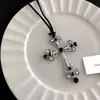 Colar Cruz de Renda com Pérolas e Diamantes Cruzado Europeu e Americano Hip-Hop Gótico Sexy Exagerado Corrente de Pescoço Estilosa Corrente de Suéter