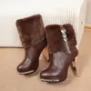 Botas de Moda de Invierno Cálidas Europeas y Americanas de Talla Grande con Tacón Alto, Botas Cortas de Tacón Grueso con Adorno de Pedrería y Piel para Mujer, Venta al por Mayor