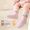 Meias novas para bebê outono e inverno, meias fofas de desenho animado para recém-nascidos, design adorável de ursinho, algodão penteado grau A, meias sem costura