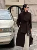 Casaco feminino de lã dupla face, nova coleção outono/inverno 2026, estilo elegante, com gola estilo lenço, design longo e fecho de amarração, feito de tecido macio de lã