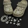 Accesorios Florales Perforados 3D Estilo Océano Iridiscente para Zapatos Desmontables Lindos Decoración de Estrella de Mar, Concha, Delfín Hebilla de Zapato Mayoreo